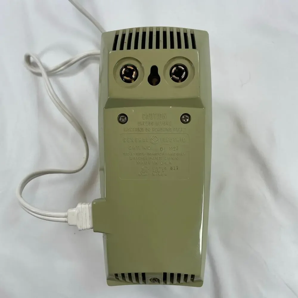 General Electric Vintage Avocado Green Hand Mixer 3-Speed D1 M24 Made in USA - Picture 5 of 7